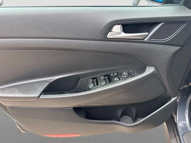 Used 2019 Blue Hyundai SE image 10