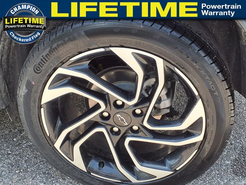 Used 2024 Green Chevrolet RS image 9