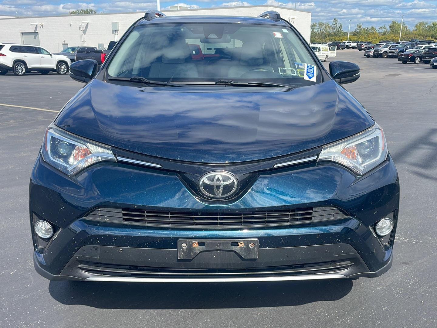 Used 2018 Galactic Aqua Mica Toyota XLE image 10