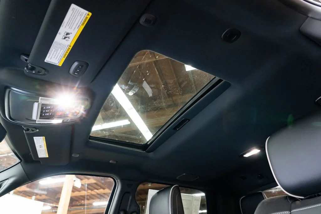 New 2026 Granite Crystal Metallic Clear-Coat Exterior Paint RAM Laramie image 23
