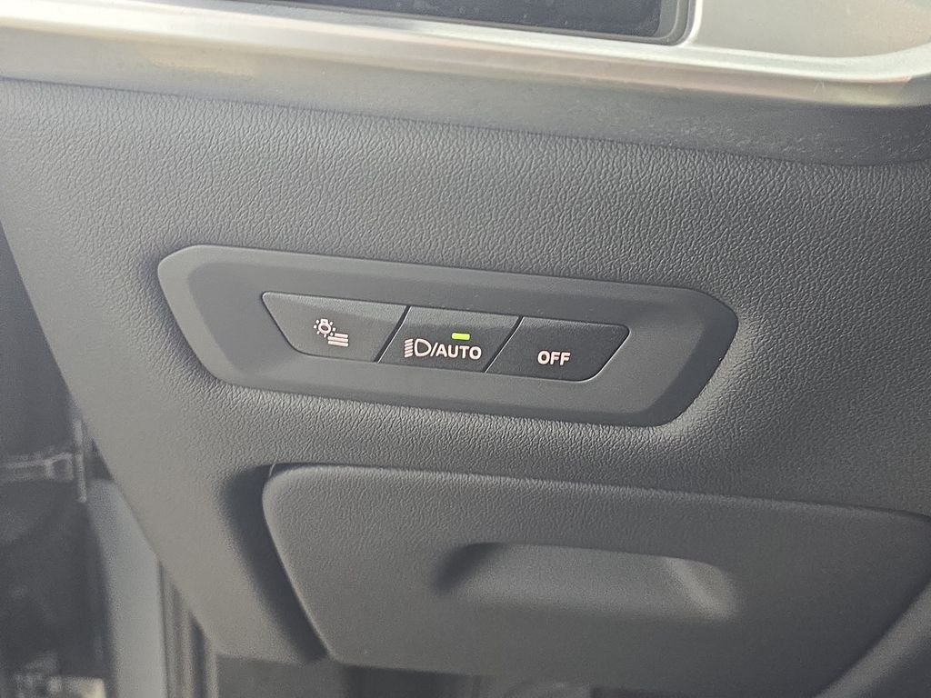 Used 2026 Skyscraper Grey Metallic BMW xDrive40i image 29
