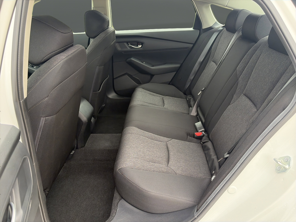 Used 2024 Platinum White Pearl Honda EX image 26