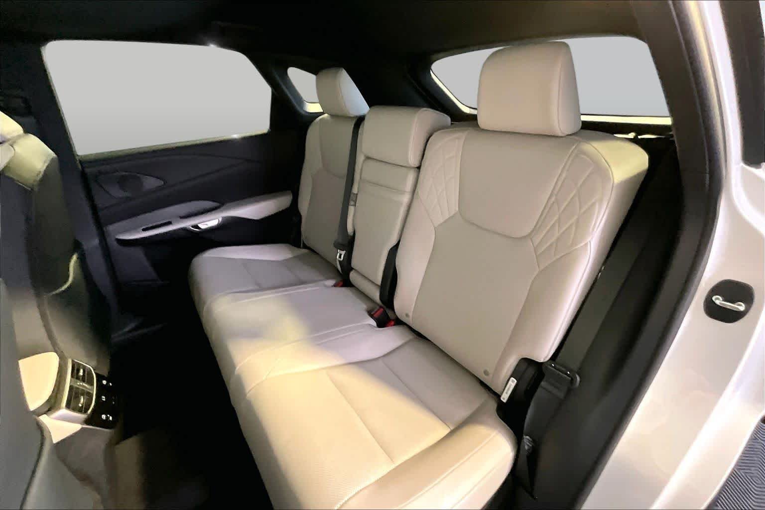 Used 2024 Eminent White Pearl Lexus Premium image 21