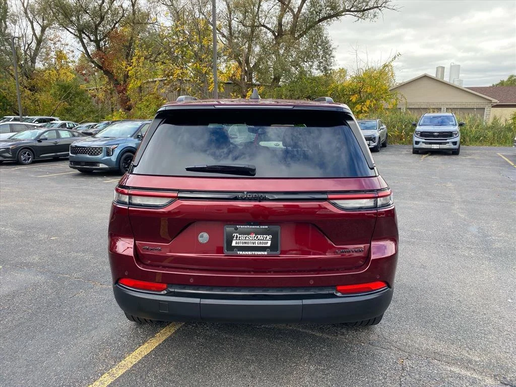 Used 2024 Velvet Red Pearlcoat Jeep Limited image 6