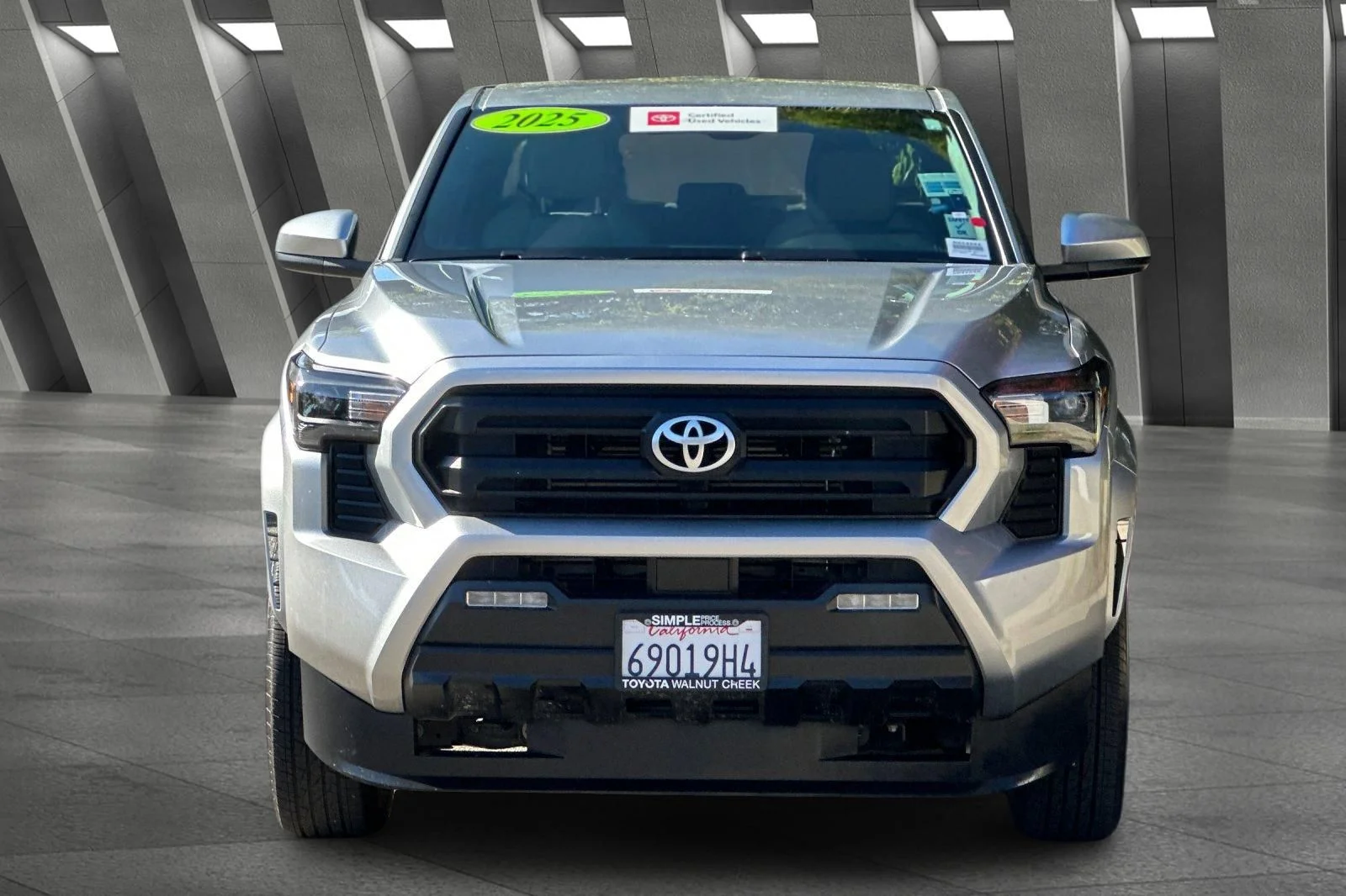 2025 Toyota Tacoma SR5 - Photo 15