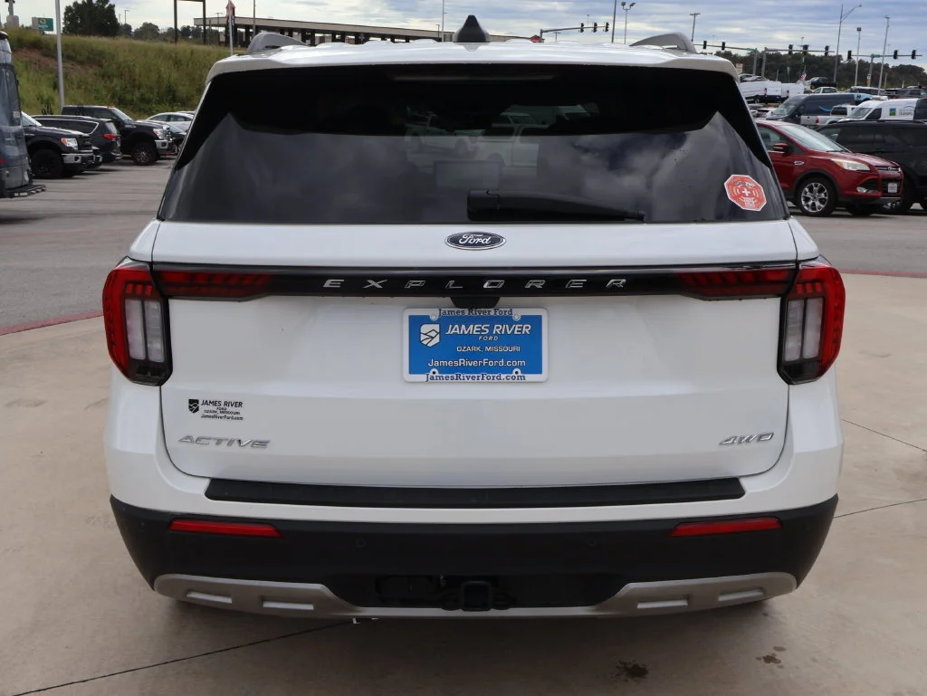 New 2026 Star White Metallic Tri-Coat Ford Active image 4