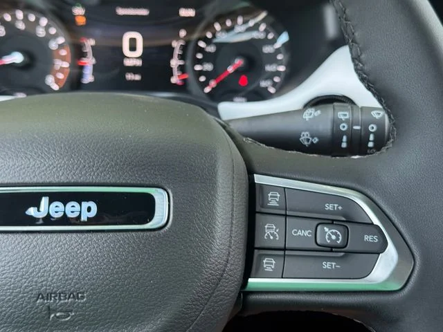 New 2026 Hydro Blue Pearl-Coat Exterior Paint Jeep Limited image 26