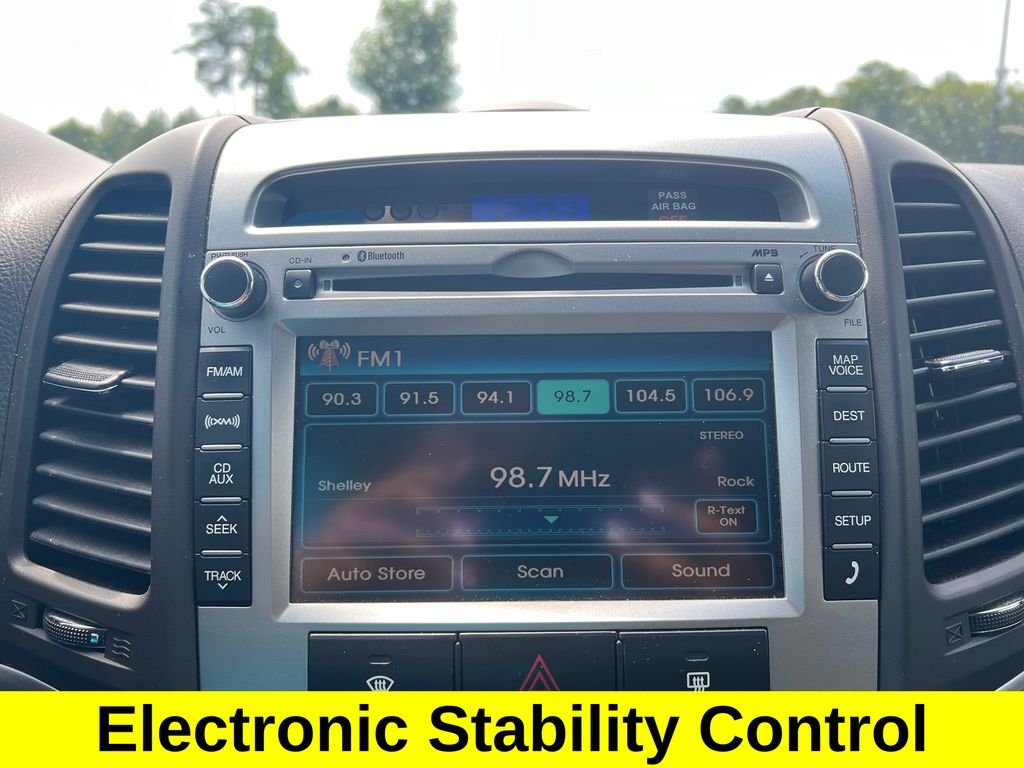 Used 2011 White Hyundai SE image 18
