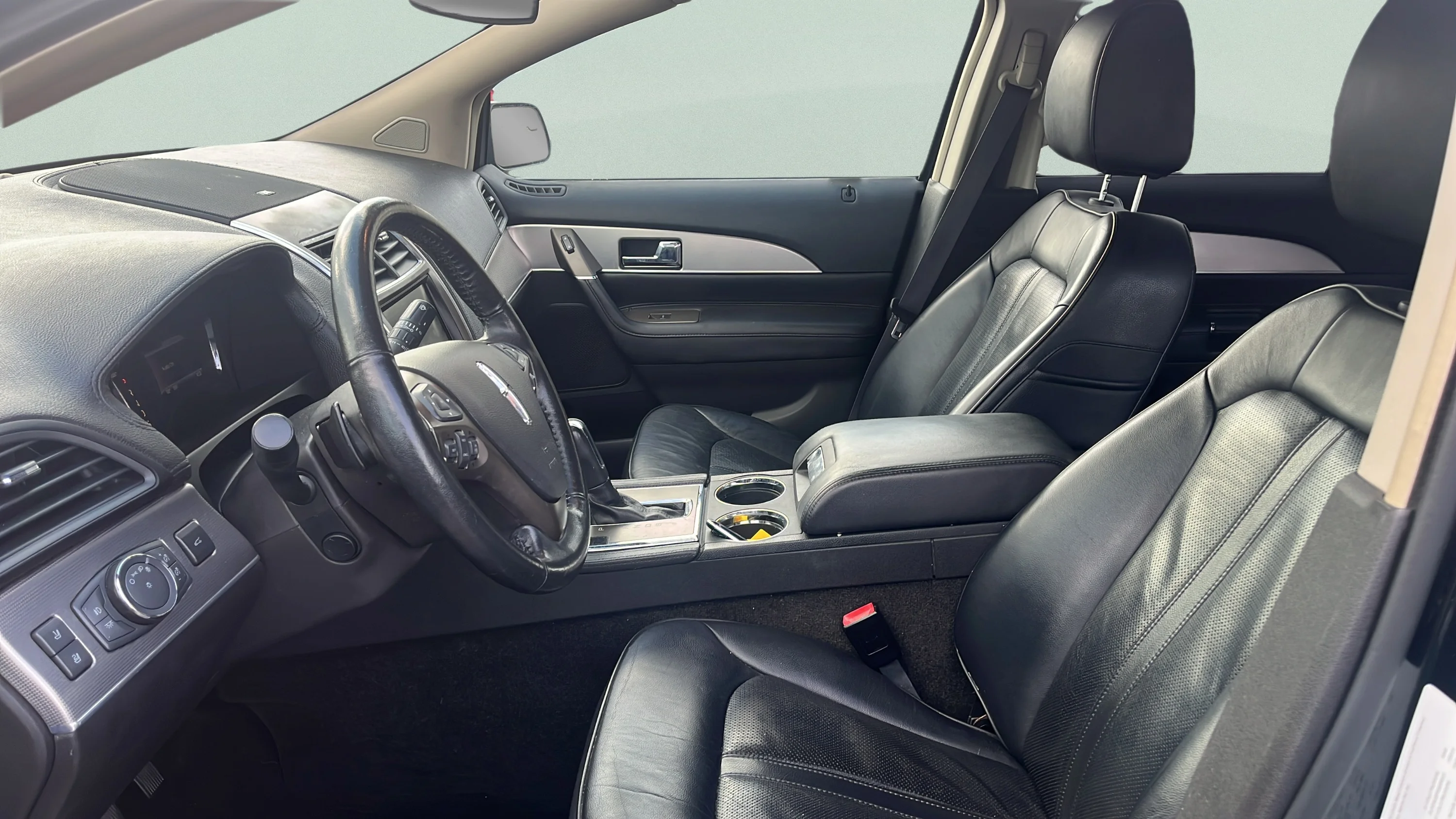 Used 2015 Black Lincoln AWD image 10