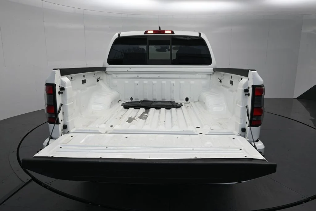 Used 2022 White Nissan SV image 15
