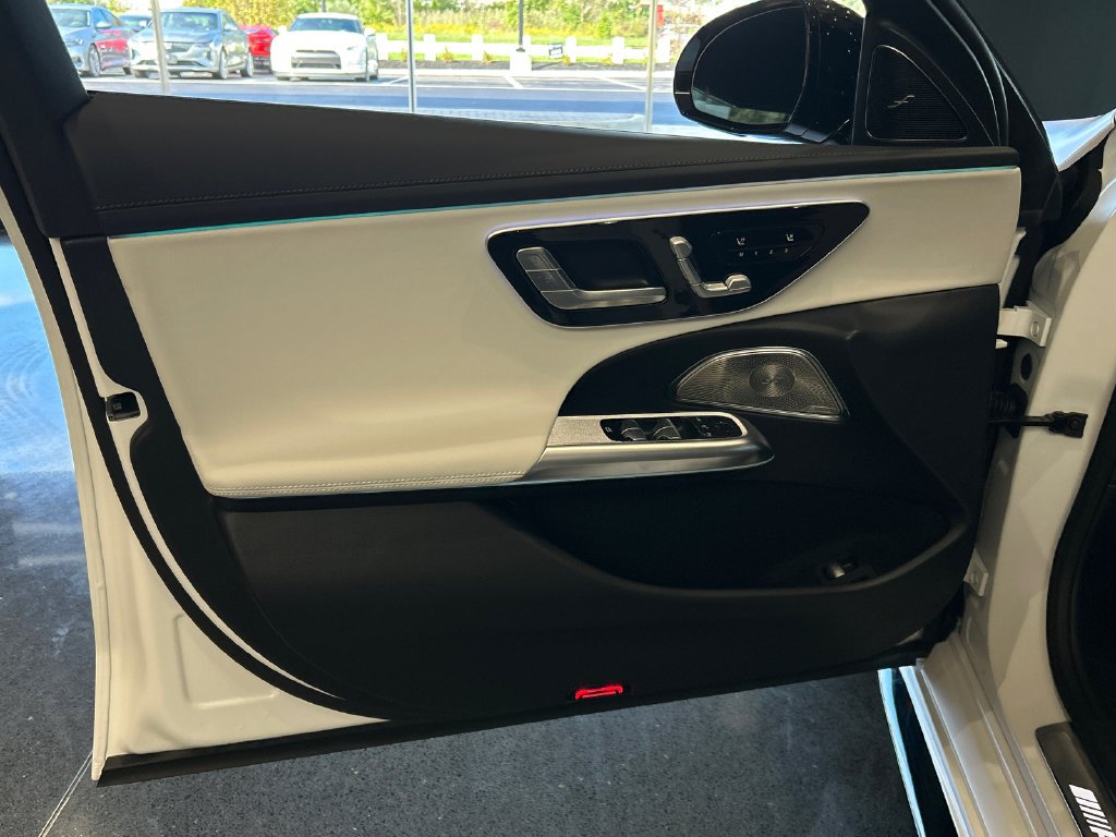 New 2027 MANUFAKTUR Moonlight White Magno Mercedes-Benz AMG® E 53 Hybrid Wagon image 8