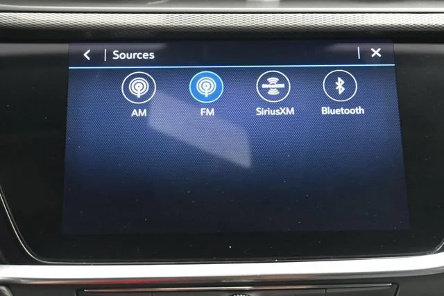 Used 2023 SUNSET GLOW METALLIC Buick Select image 16
