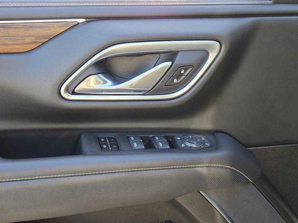 Used 2021 EMPIRE BEIGE METALLIC Chevrolet Premier image 18