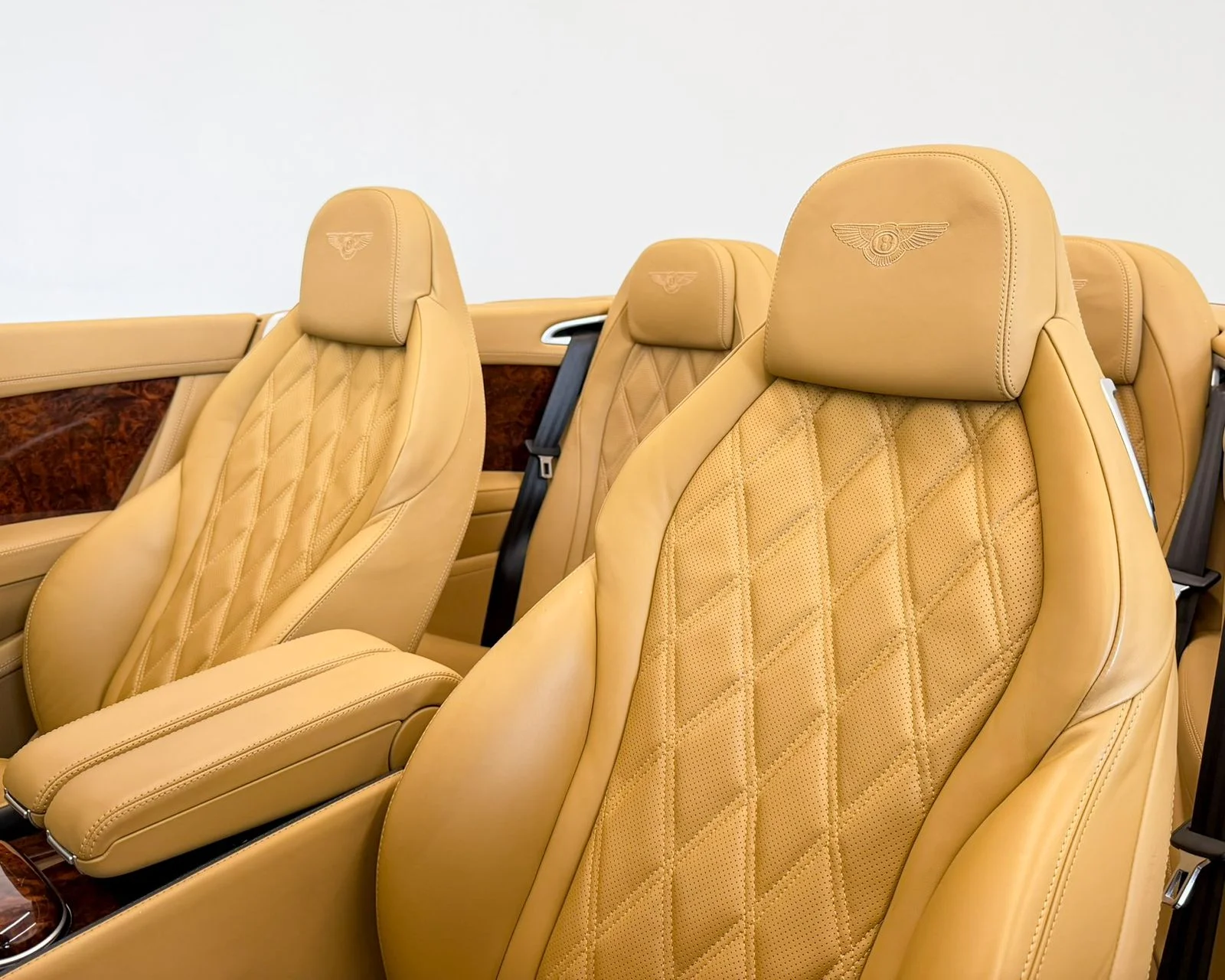 Used 2014 Black Bentley Base image 32