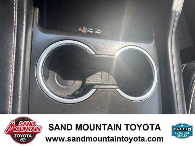 Used 2023 White GMC SLT image 21