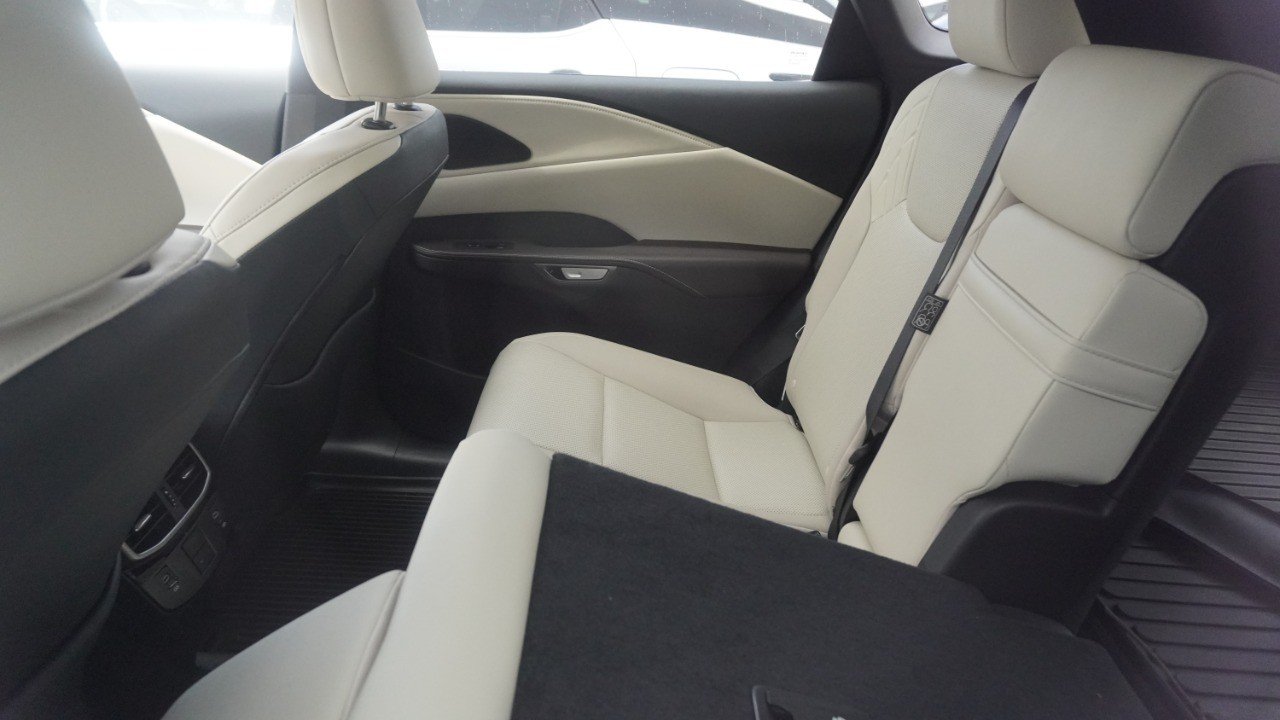 Certified Used 2024 White Lexus RX 350 Premium image 10