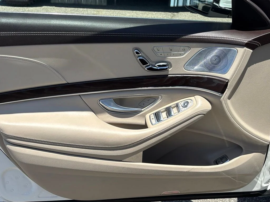Used 2020 designo Diamond White Metallic Mercedes-Benz S 560 image 12