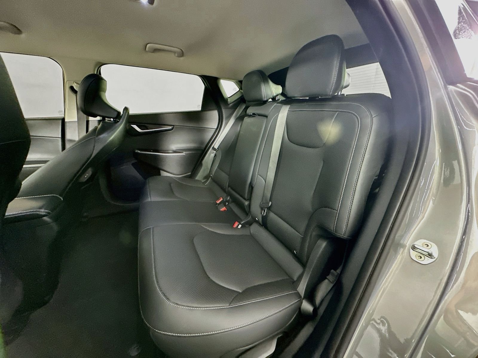 Used 2022 Steel Gray Kia Wind image 25