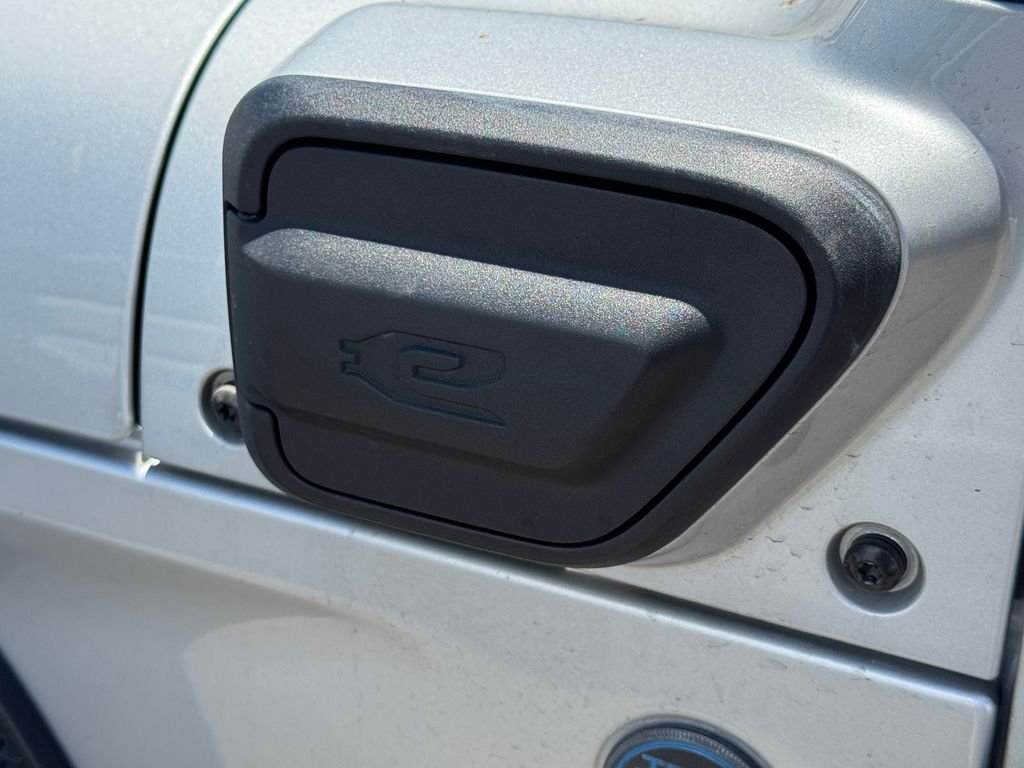 Used 2023 Silver Jeep Rubicon 4xe image 9