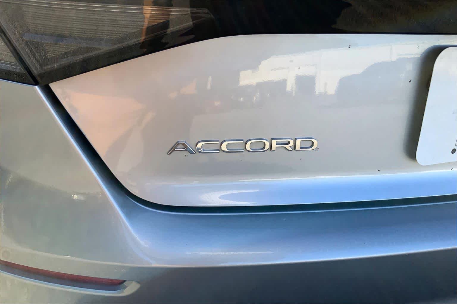 Used 2025 Solar Silver Metallic Honda SE image 30