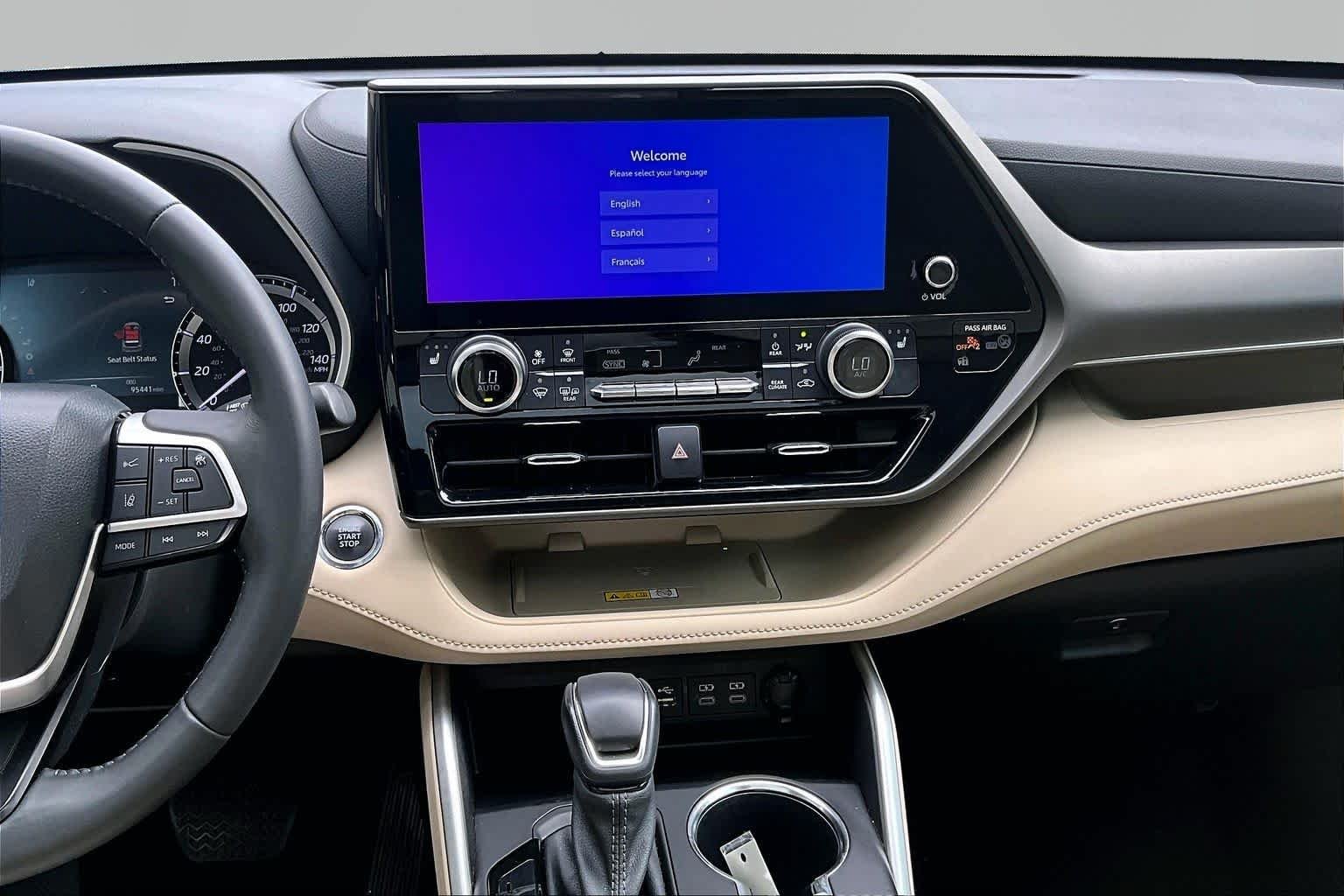 Used 2023 Wind Chill Pearl Toyota XLE image 7