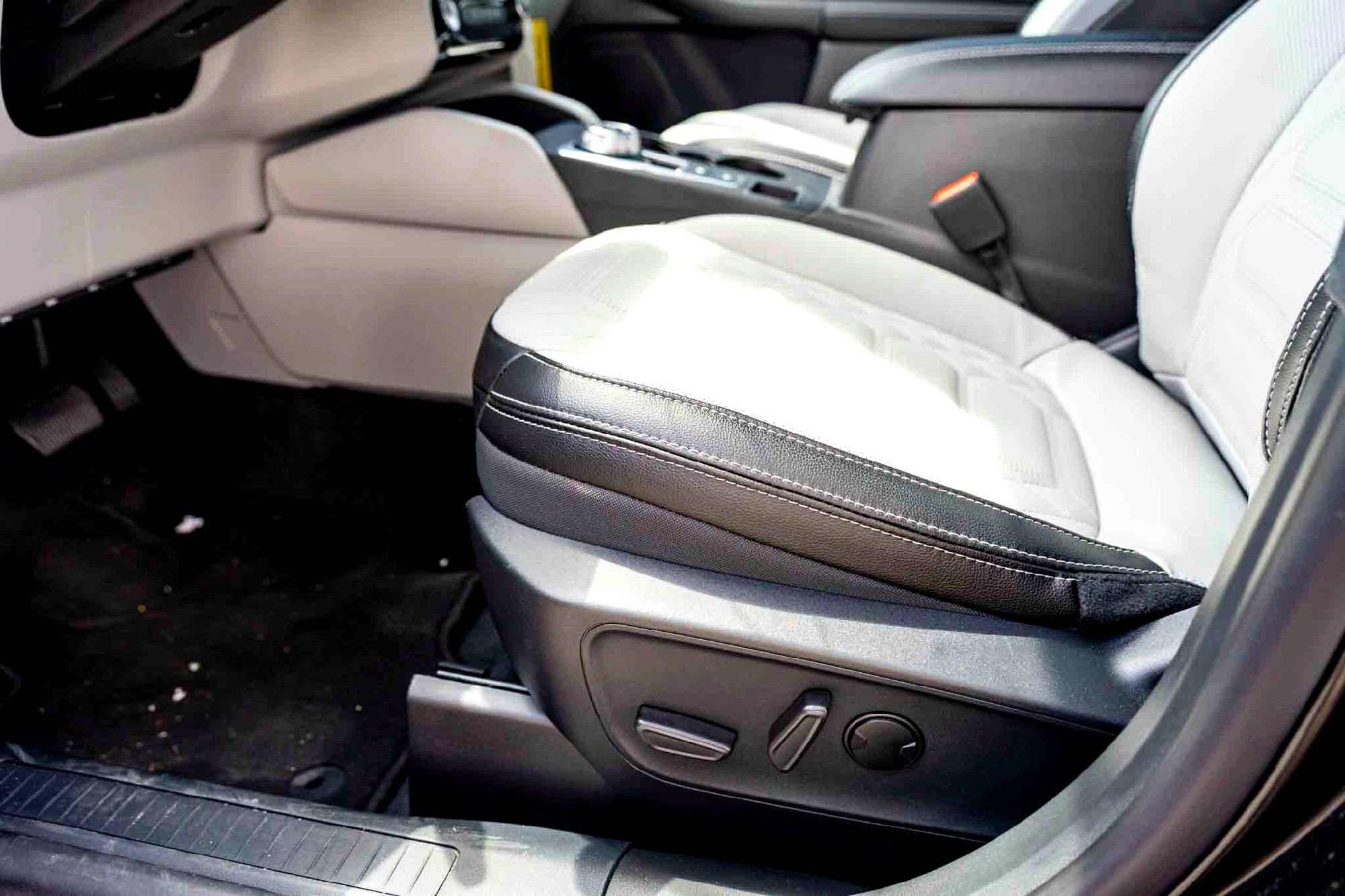 New 2024 Agate Black Metallic Ford PHEV image 11