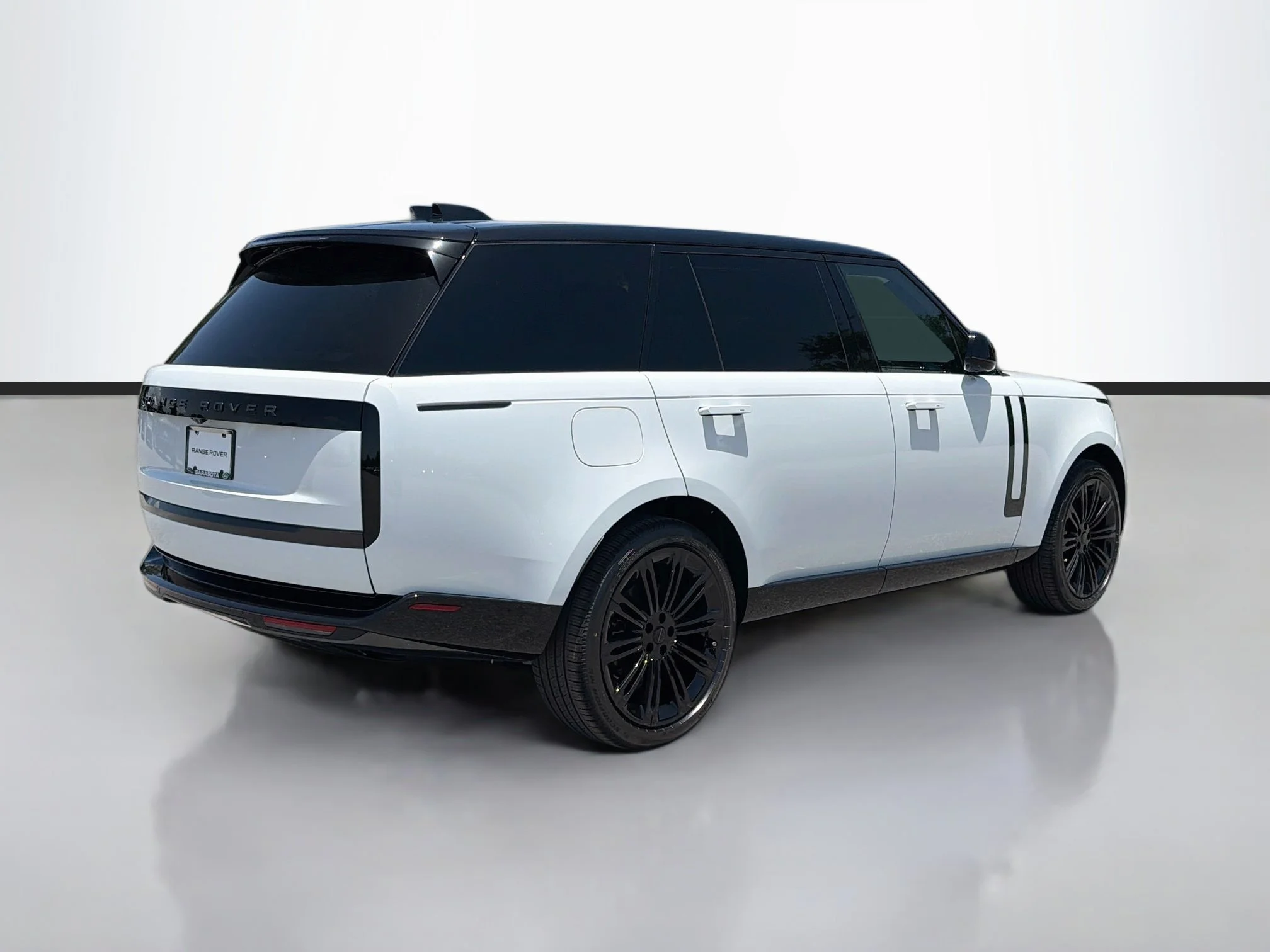 New 2026 Fuji White Land Rover SE image 5