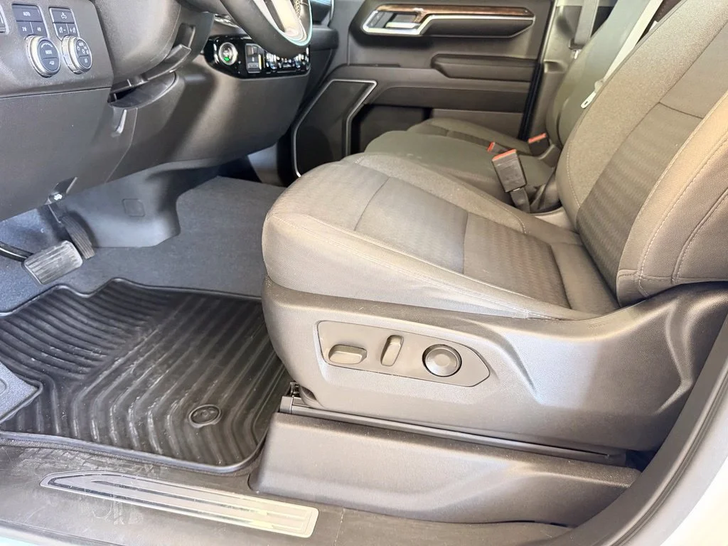 Used 2023 White GMC Elevation image 13