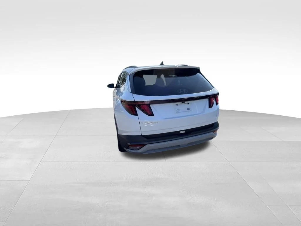 Used 2025 White Hyundai SEL image 12