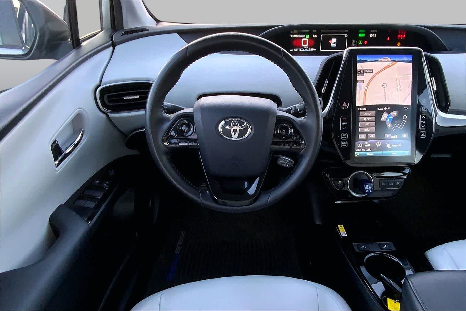 Used 2021 Classic Silver Metallic Toyota XLE image 6