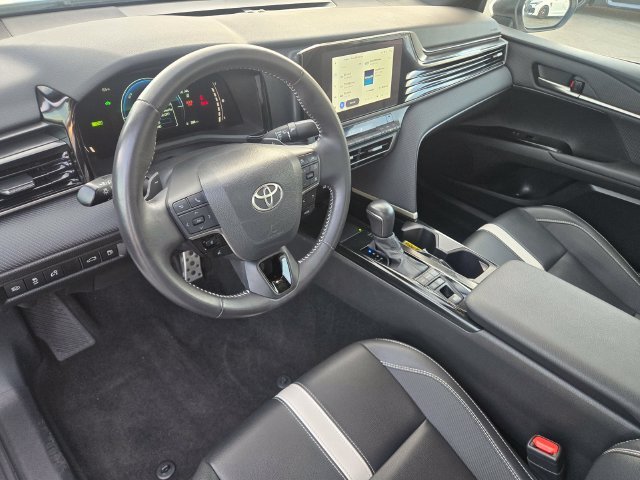 Used 2025 White Toyota SE image 10