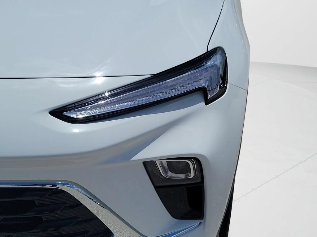 New 2026 Summit White Buick Preferred image 24
