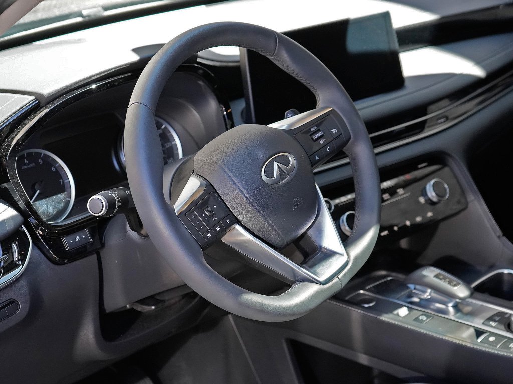 Used 2025 Mineral Black INFINITI PURE image 16