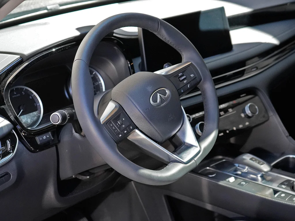 Used 2025 Mineral Black INFINITI PURE image 16