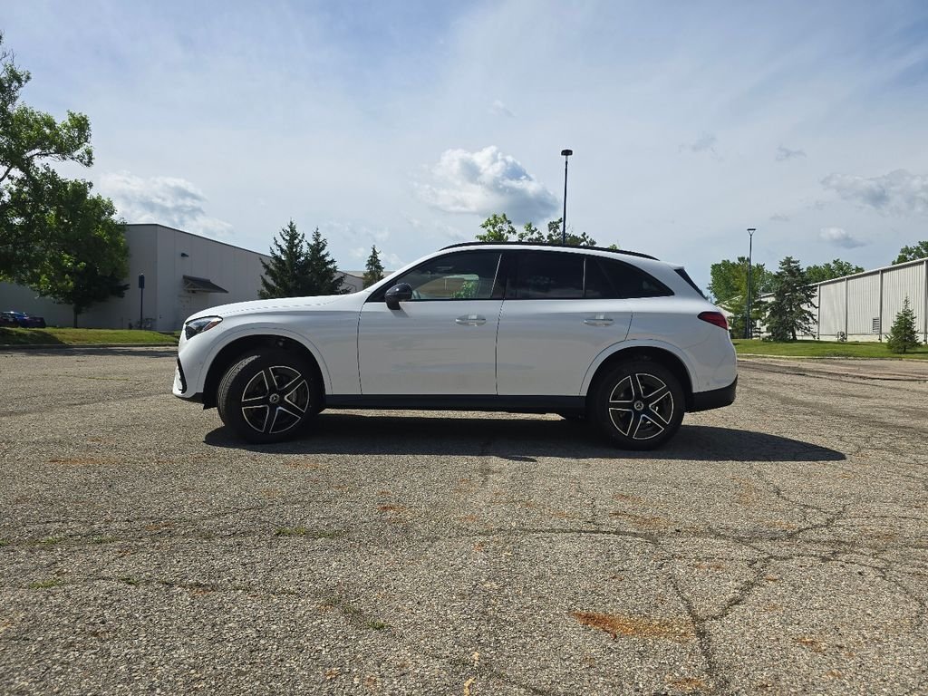 New 2026 MANUFAKTUR Moonlight White Metallic Mercedes-Benz GLC 300 image 14