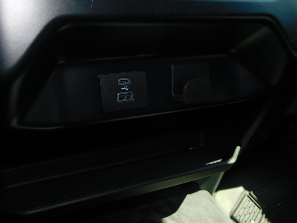 Used 2022 White Ford XL image 35