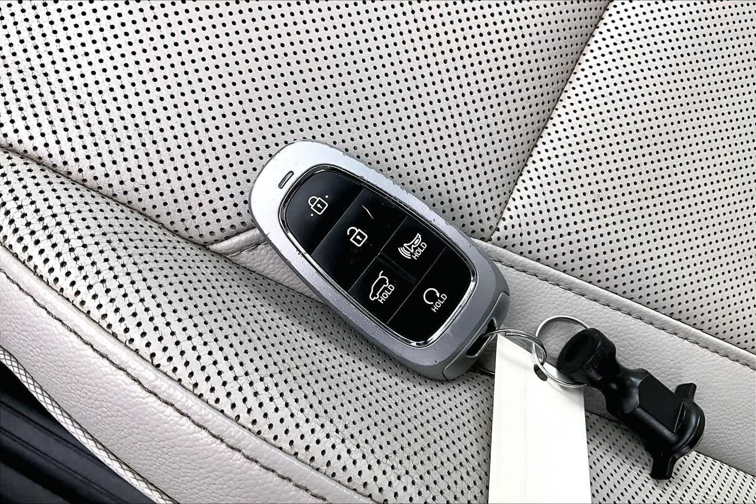 Used 2022 Quartz White Hyundai SEL image 29