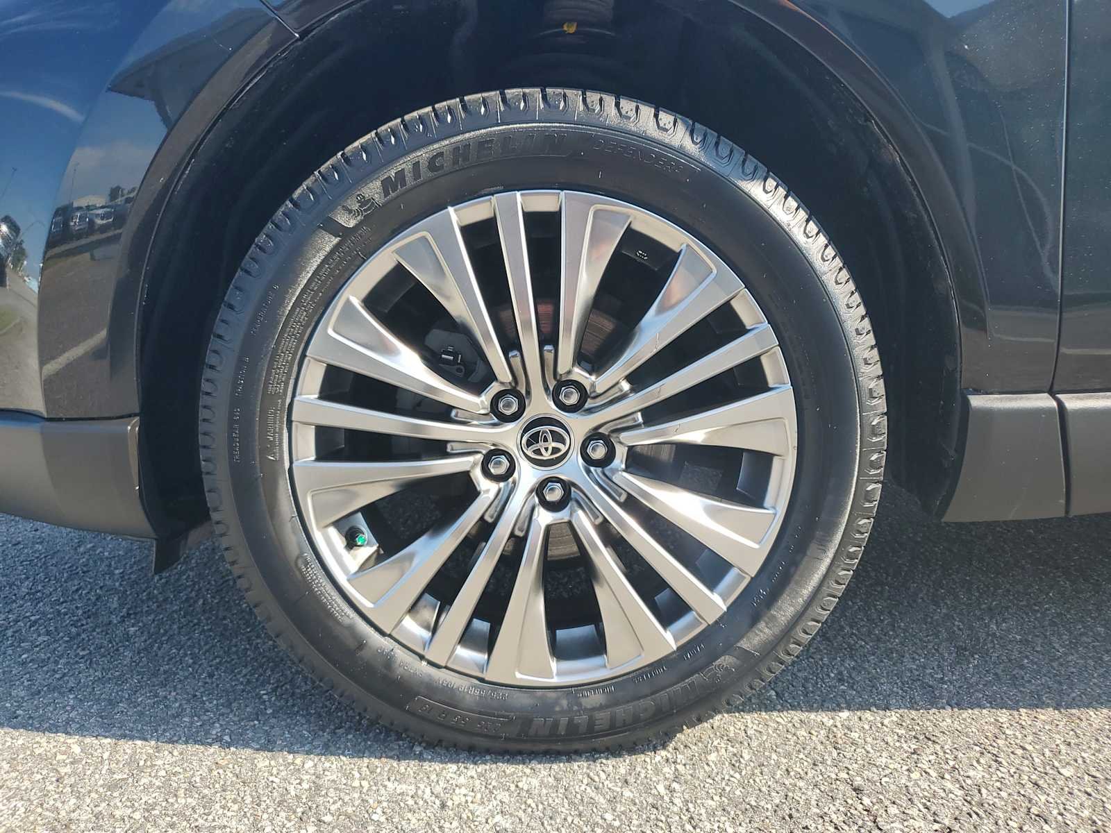 2022 Toyota Venza Limited - Photo 15