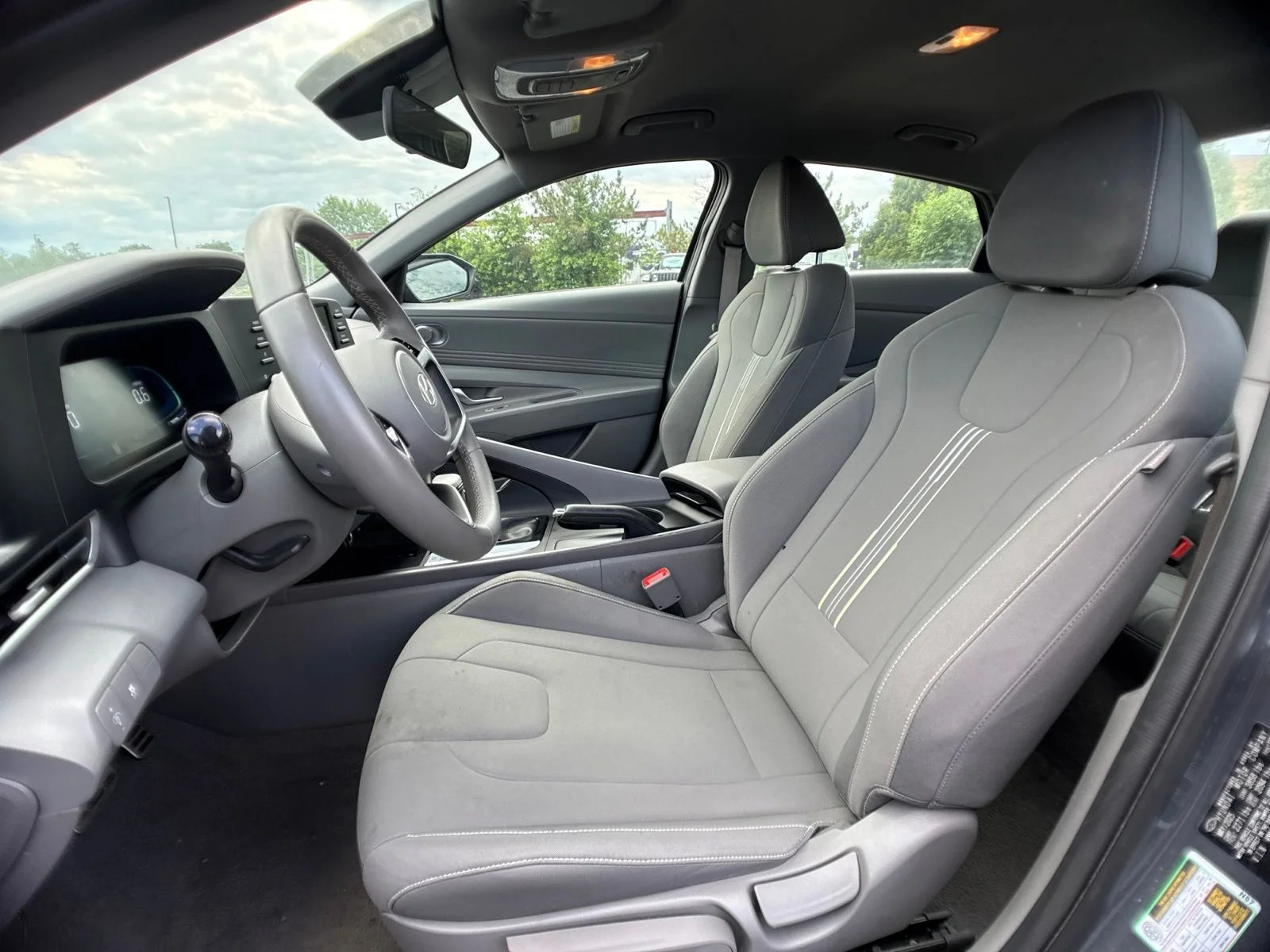 Used 2025 Gray Hyundai SEL Sport image 10