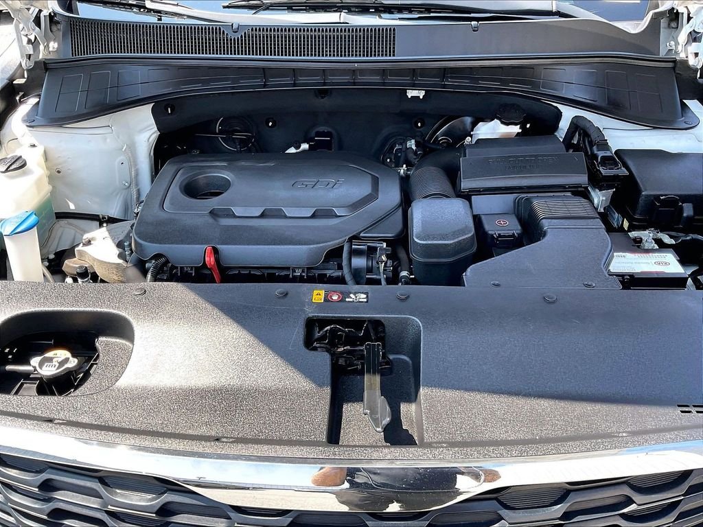 Used 2019 White Kia LX image 29