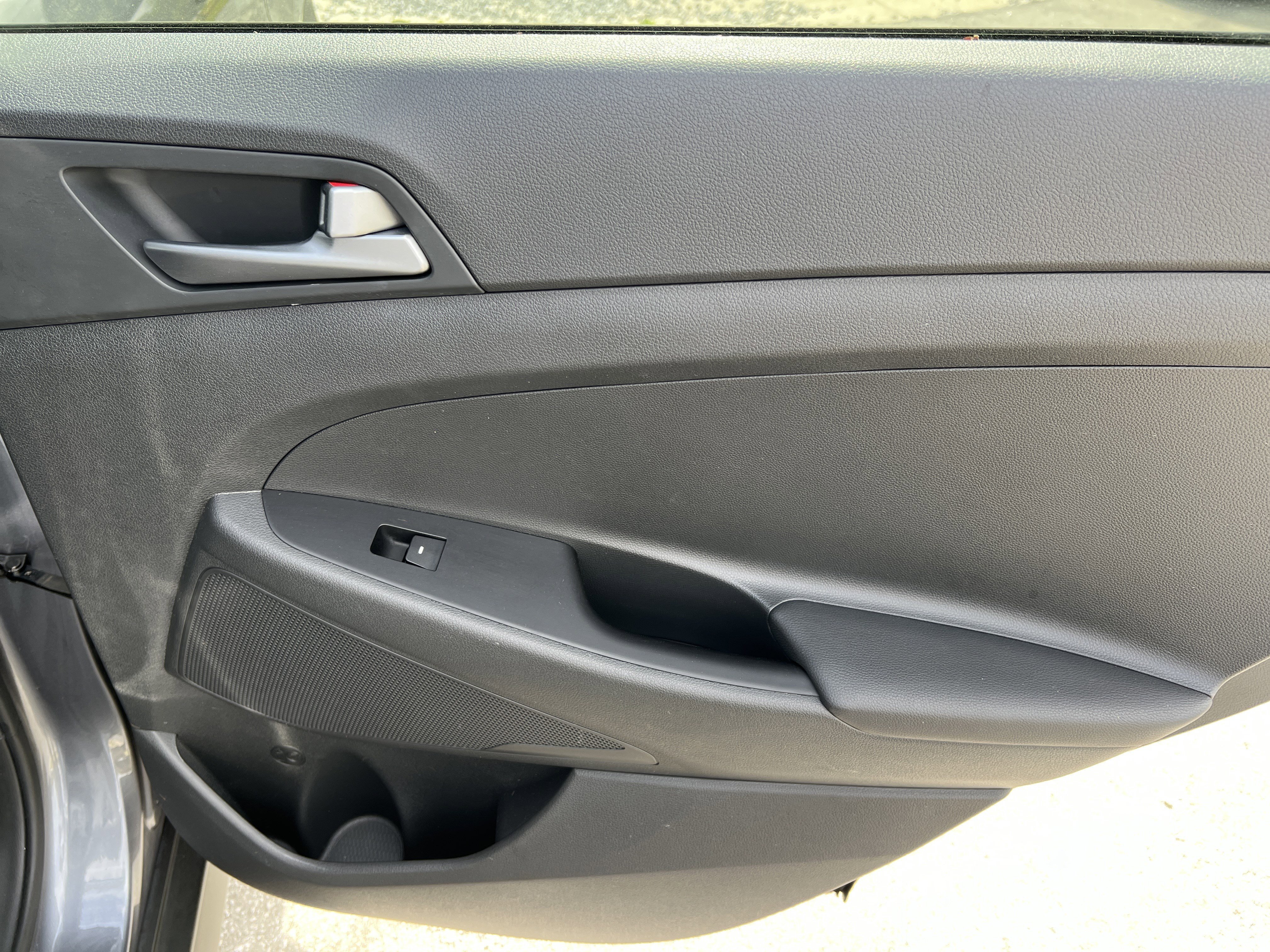 Used 2017 Coliseum Gray Hyundai  image 17