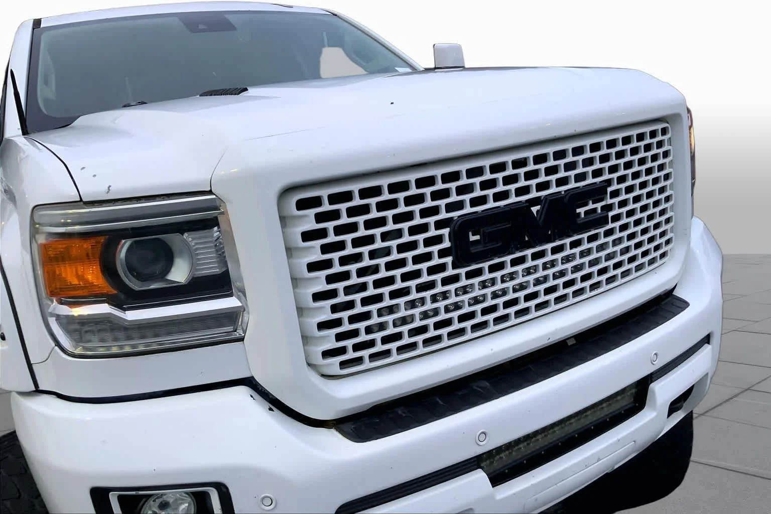 Used 2016 Summit White GMC Denali image 27