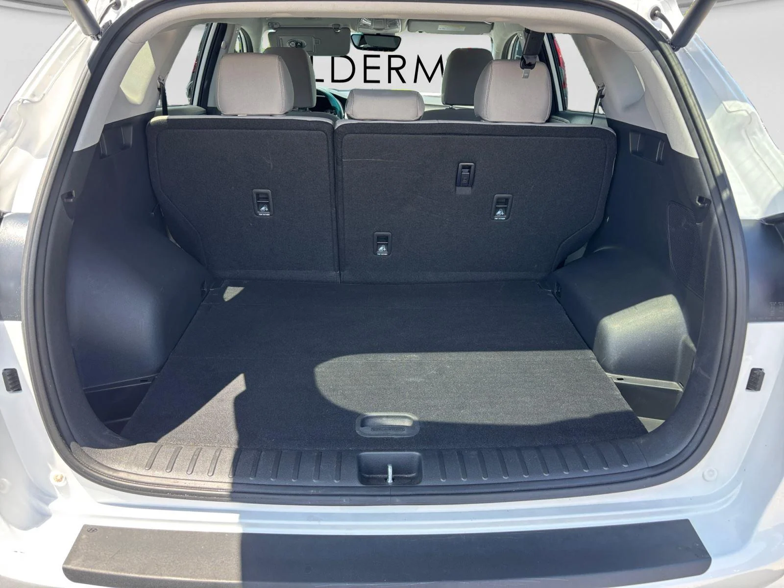 Used 2019 Dazzling White Hyundai Sport image 19