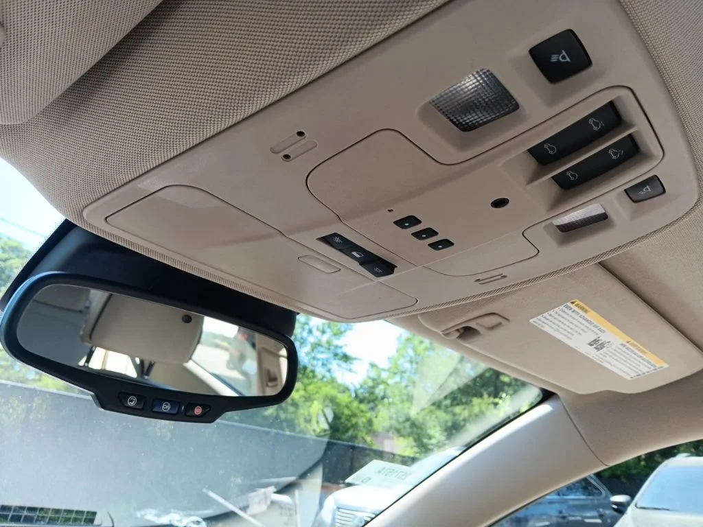 Used 2013 White Diamond Tricoat Chevrolet LTZ image 26