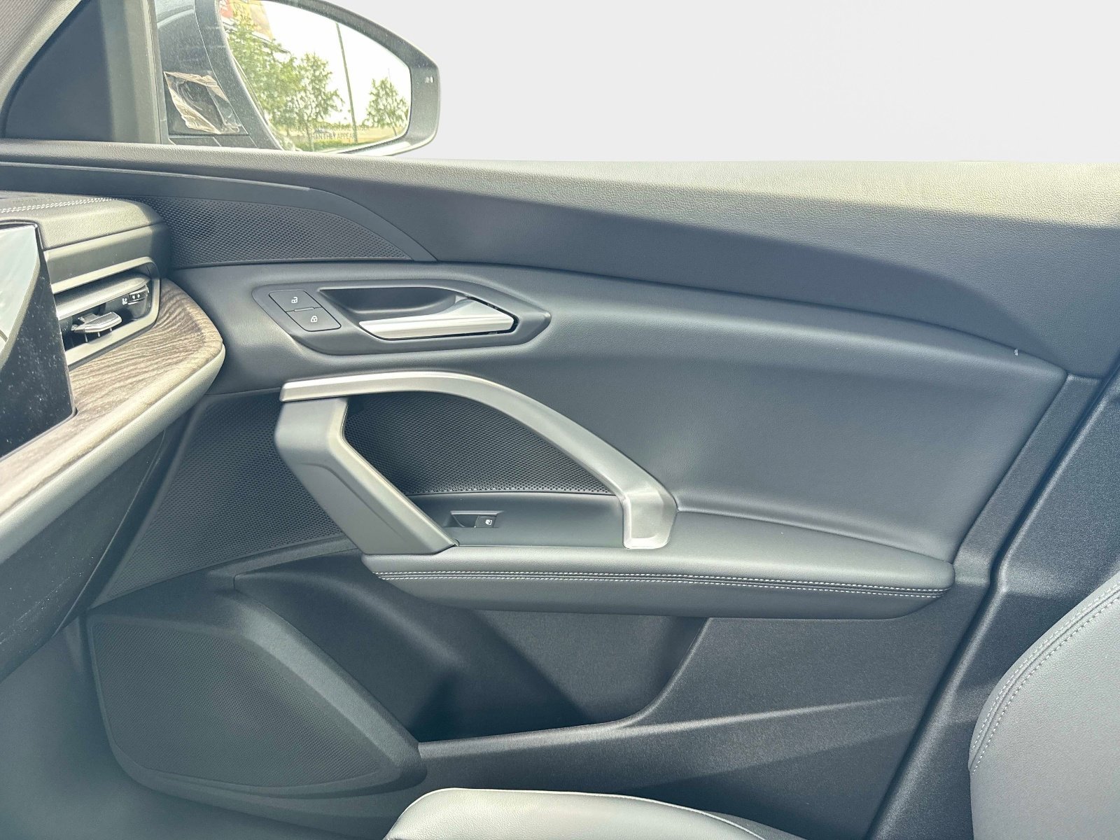 New 2026 Daytona Gray Pearl Effect Audi Premium image 21