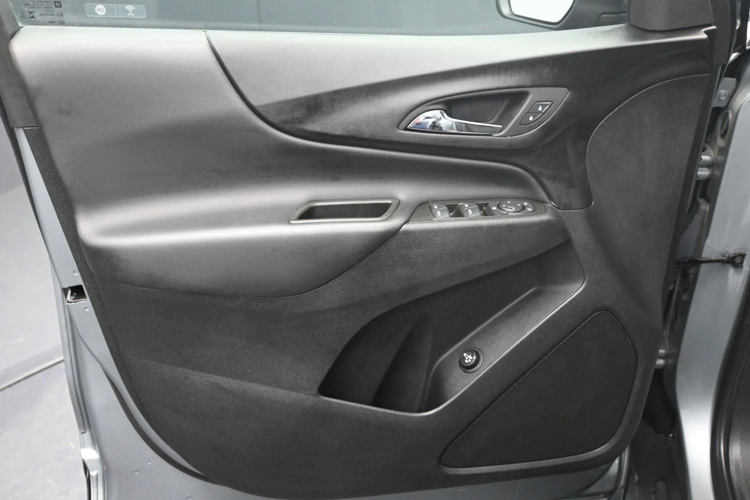 Used 2024 Sterling Gray Metallic Chevrolet LT image 19