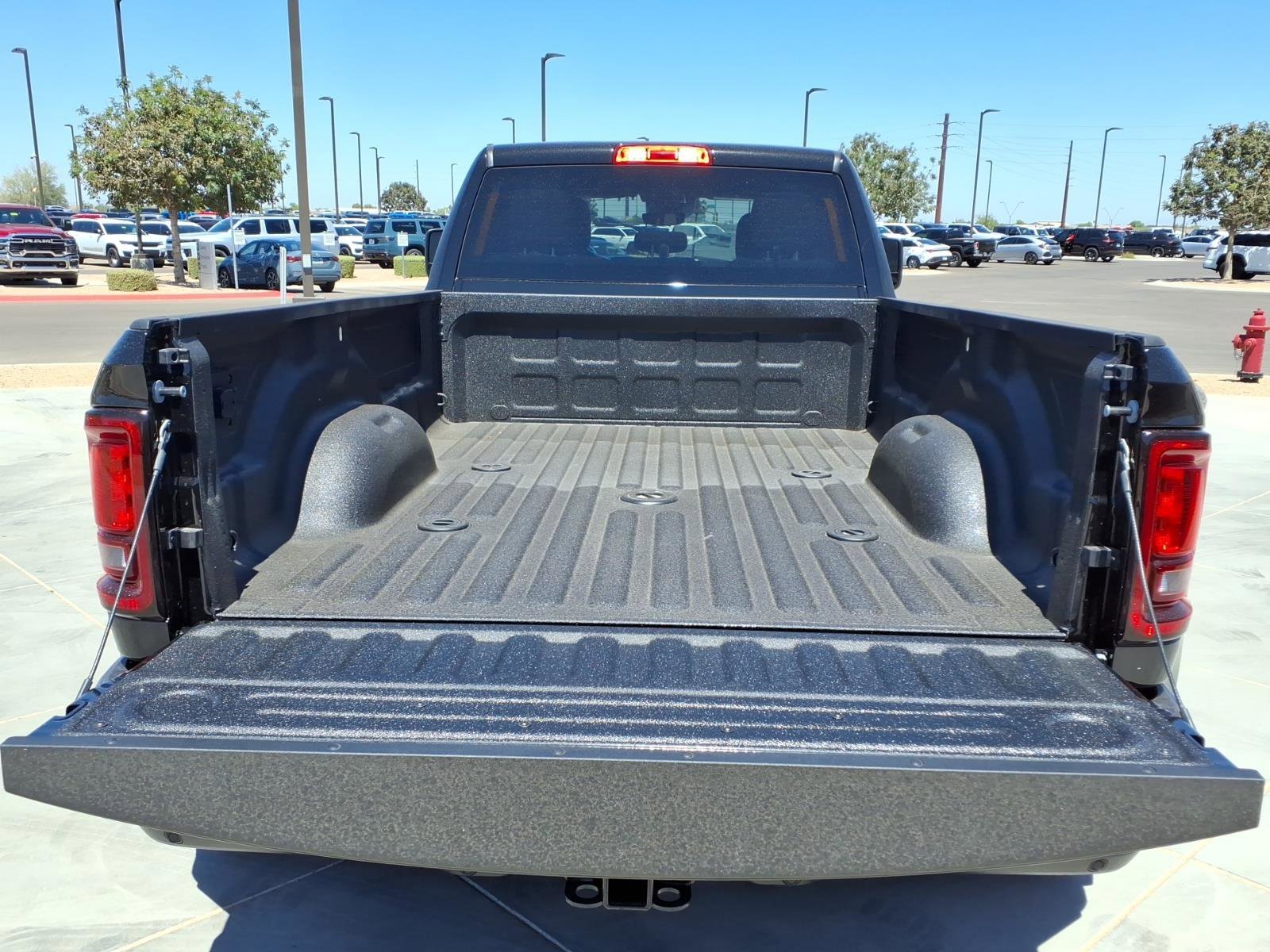 New 2026 Diamond Black Crystal Pearl-Coat Exterior Paint RAM Big Horn image 5