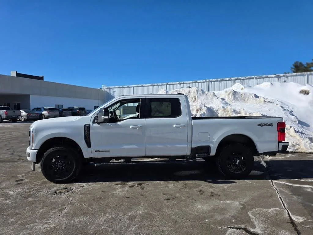 New 2026 Oxford White Ford LARIAT image 4