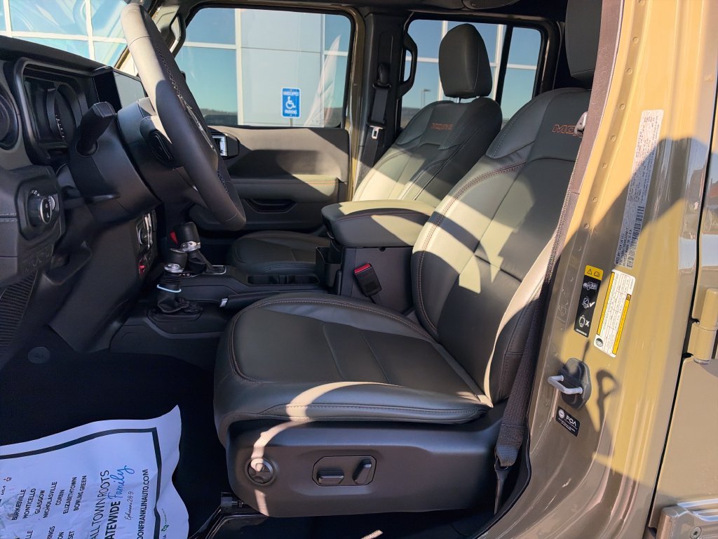 Used 2025 Green Jeep Mojave image 8
