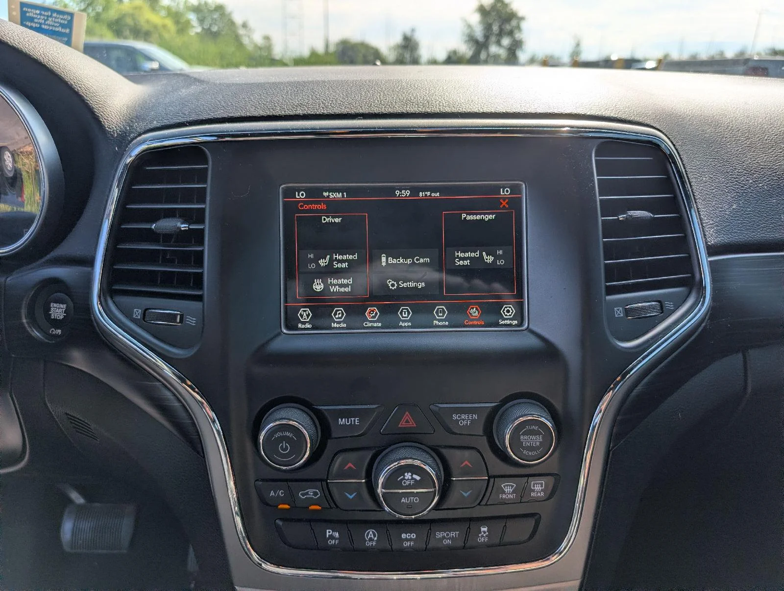 Used 2019  Jeep Laredo E image 15